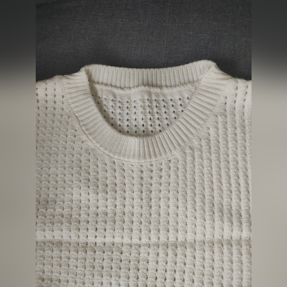 NWT White Knitted top.Small. - Picture 5 of 7